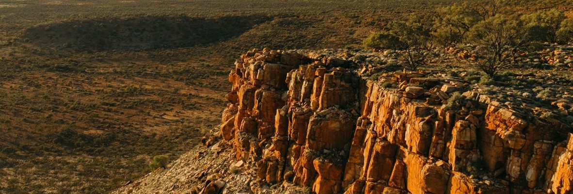 Murchison Landscape - Errabiddy Bluff cliff